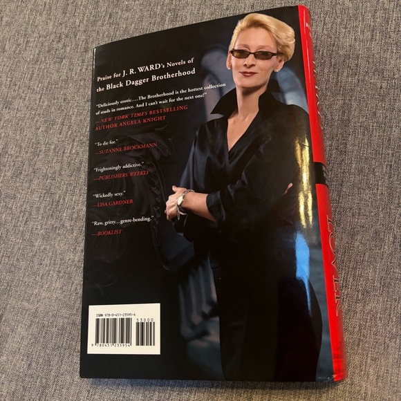 *Signed copy, Lover by J. R. Ward - Black Dagger Brotherhood BDB - Picture 2 of 7